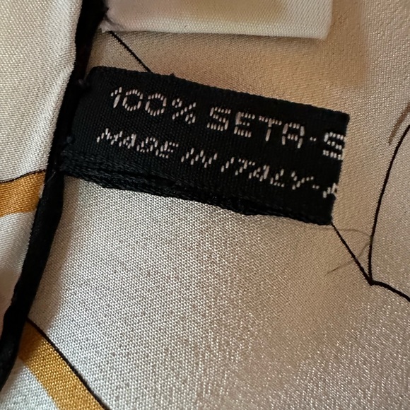 Vintage Fendi silk scarf roosters hand rolled - Picture 6 of 8